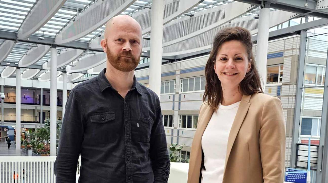 Ervaringsdeskundige Jens Strömmer en klinisch geneticus Judith Verhagen (Erasmus MC)