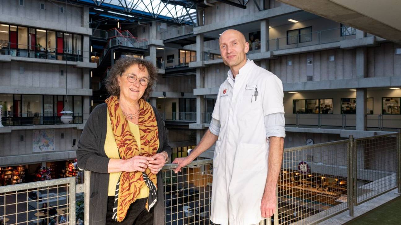Manon Barnouw, patiëntenvertegenwoordiger bij de Harteraad en dr. Pieter Postema, cardioloog-onderzoeker aan het Amsterdam UMC