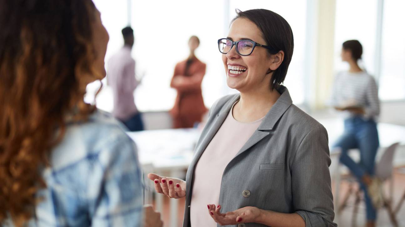 2 vrouwen in gesprek