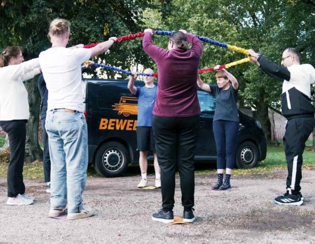 Jaheed die sport met een groep ervaringsdeskundigen
